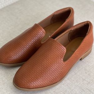 NWOT Universal Thread Target brown faux leather loafers